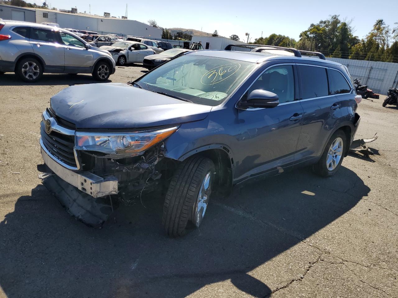 Image 1 of 2015 TOYOTA HIGHLANDER LIMITED 2015 with VIN 5TDDKRFHXFS117801