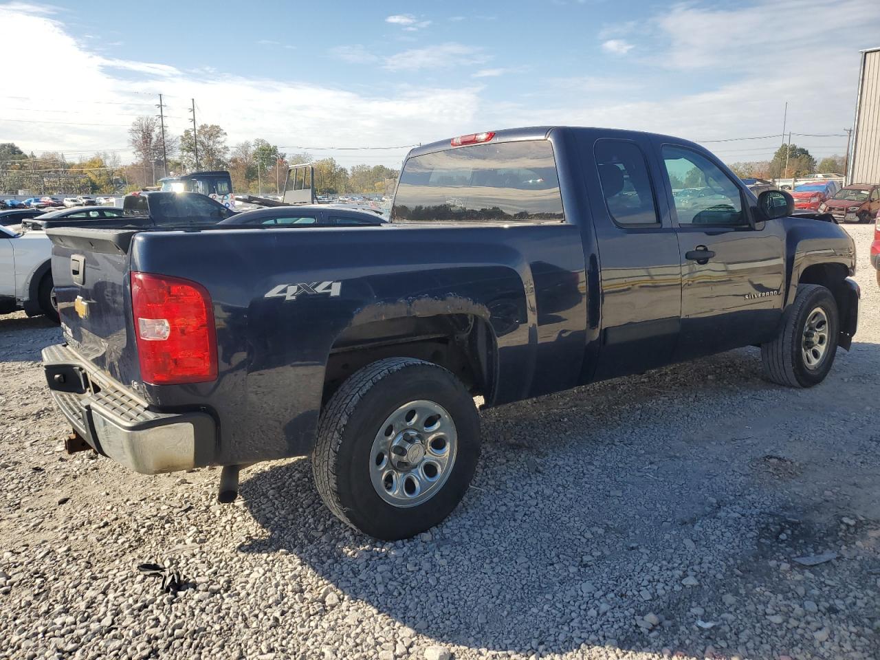 Image 3 of 2010 CHEVROLET SILVERADO K1500 LS 2010 with VIN 1GCSKREA6AZ131617