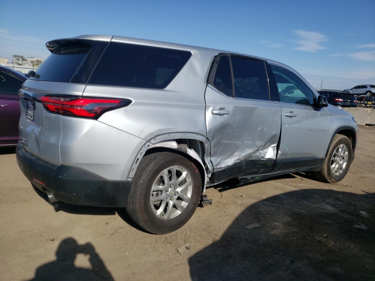 Изображение 3 2022 CHEVROLET TRAVERSE LS 2022 с VIN 1GNERFKW0NJ162784