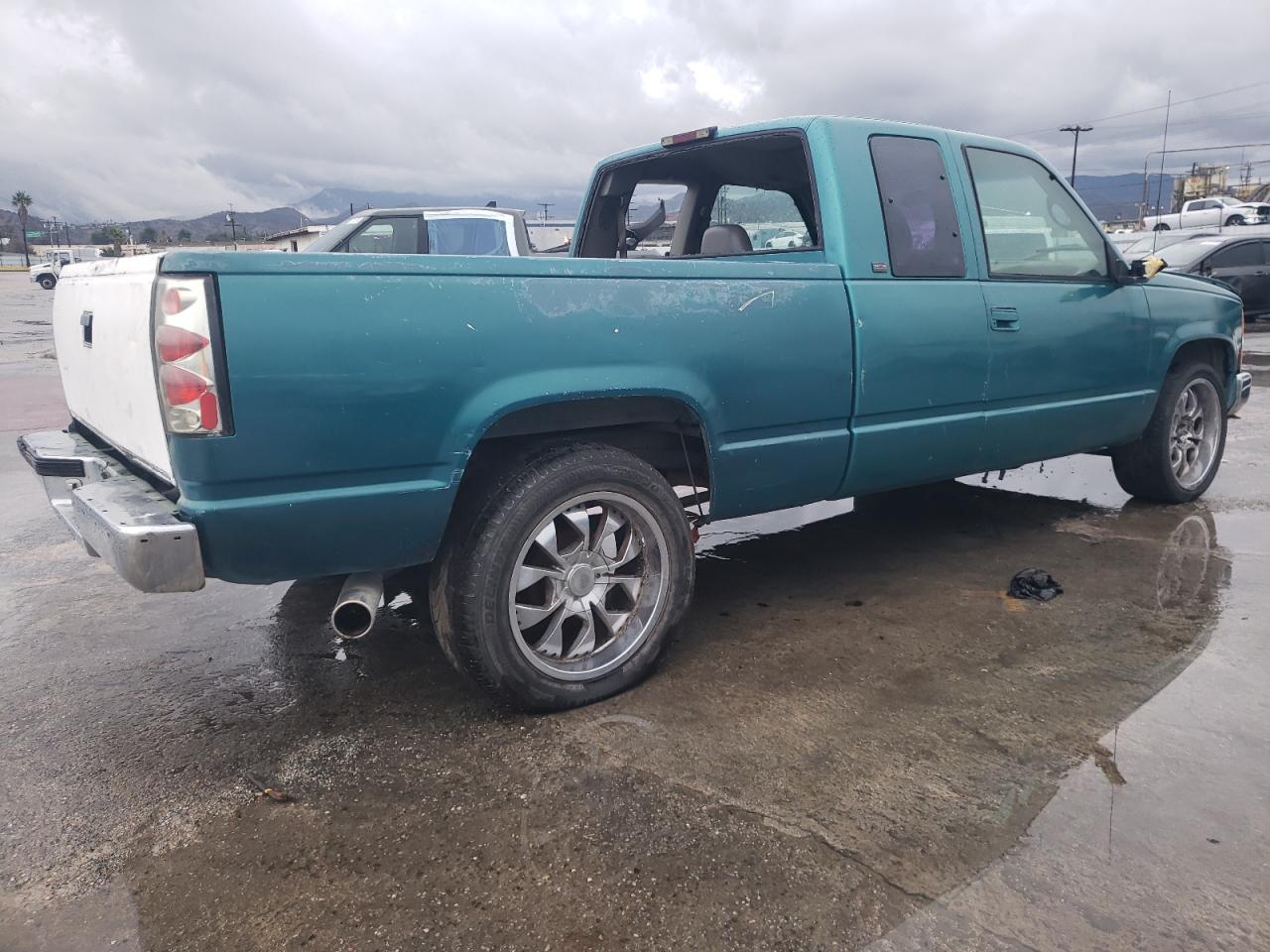Image 3 of 1996 CHEVROLET GMT-400 C1500 1996 with VIN 2GCEC19W4T1122265