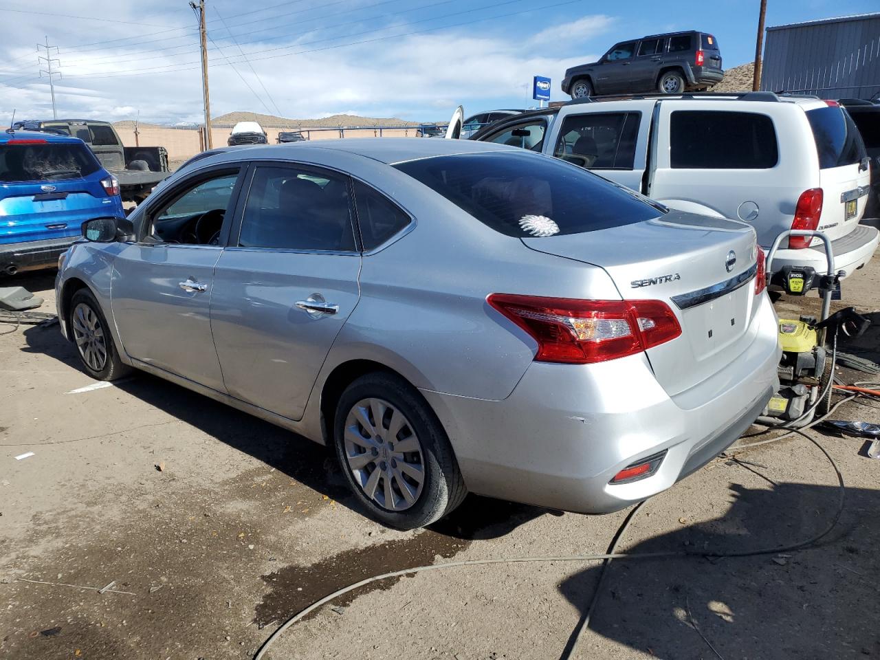 Obraz 2 z 2018 NISSAN SENTRA S 2018 z VIN 3N1AB7AP5JY277739