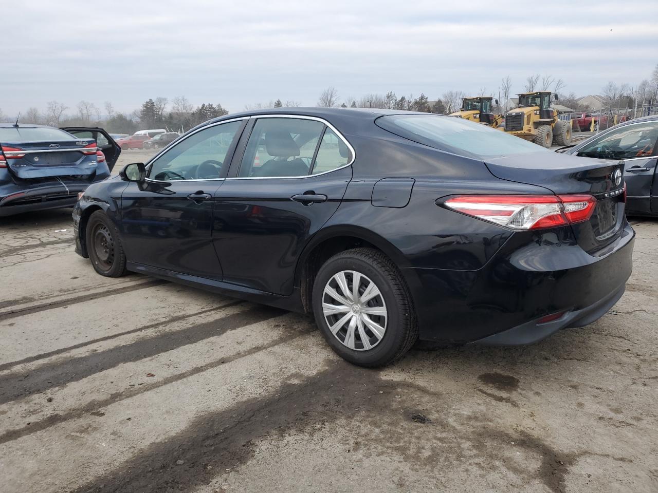 Изображение 2 2018 TOYOTA CAMRY L 2018 с VIN 4T1B11HK7JU041863
