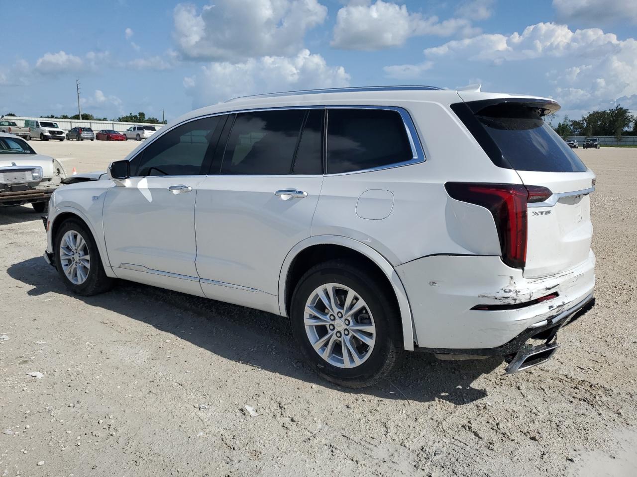 Изображение 2 2021 CADILLAC XT6 LUXURY 2021 с VIN 1GYKPAR46MZ158421