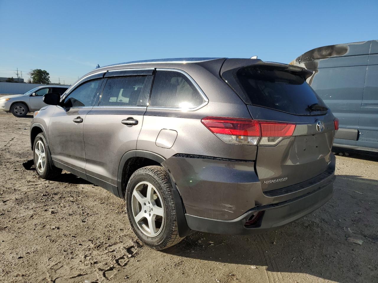 Изображение 2 2019 TOYOTA HIGHLANDER SE 2019 с VIN 5TDJZRFH5KS568286