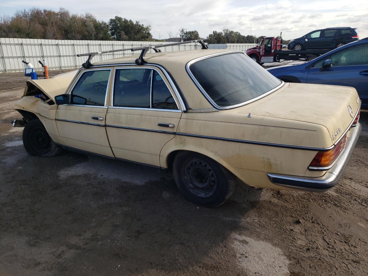 Image 2 of 1983 MERCEDES-BENZ 240 D 1983 with VIN WDBAB23A3DB411819