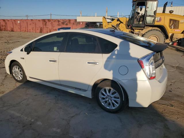 Image 2 of 2014 TOYOTA PRIUS PLUG-IN  2014 with VIN JTDKN3DP1E3062791