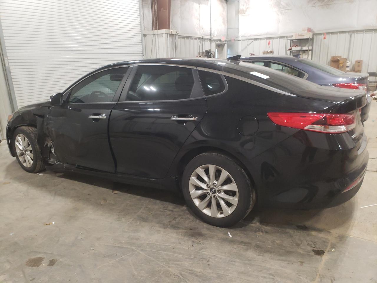 Изображение 2 2018 KIA OPTIMA LX 2018 с VIN 5XXGT4L38JG272217