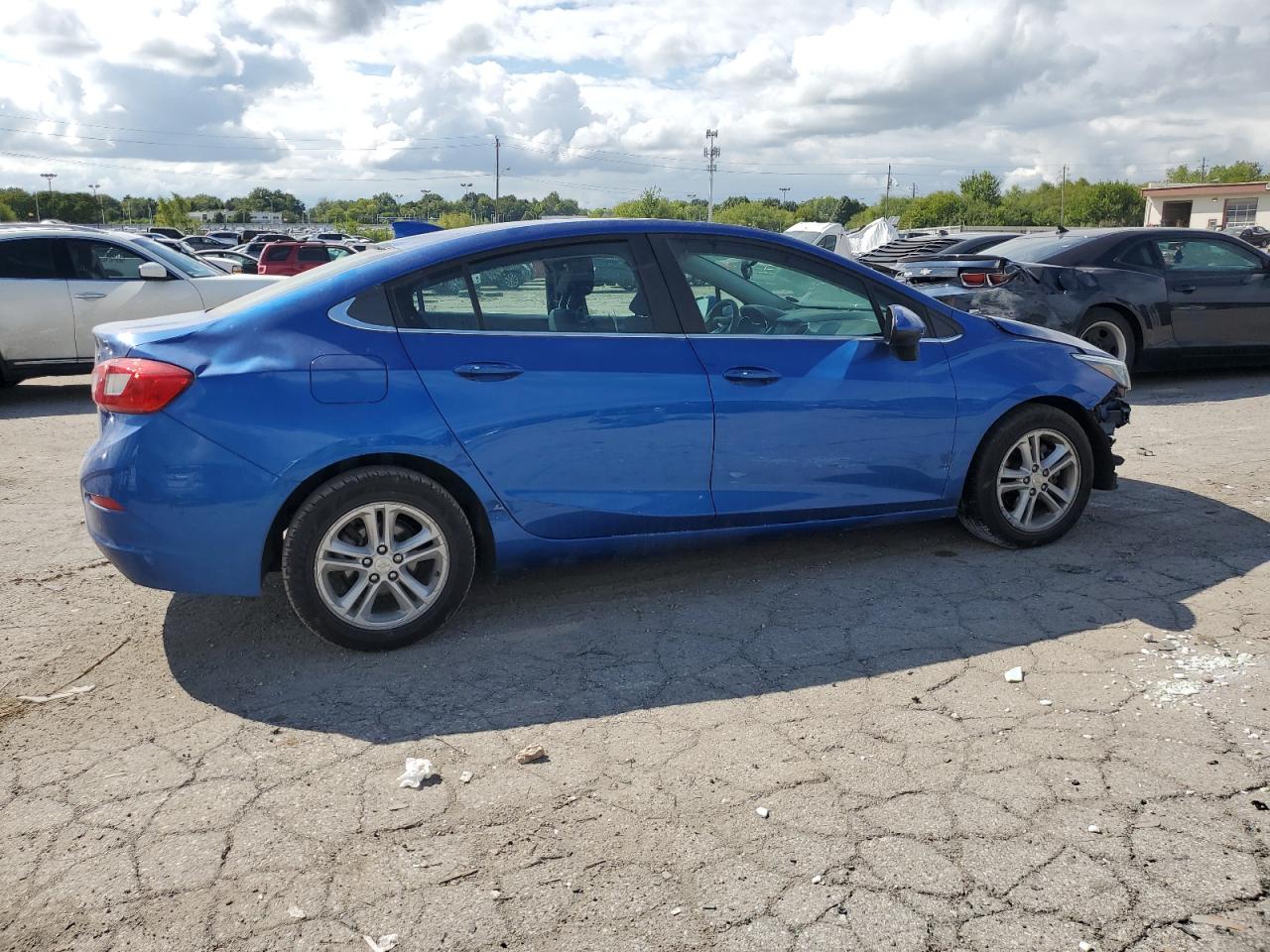 Изображение 3 2018 CHEVROLET CRUZE LT 2018 с VIN 1G1BE5SM8J7160703