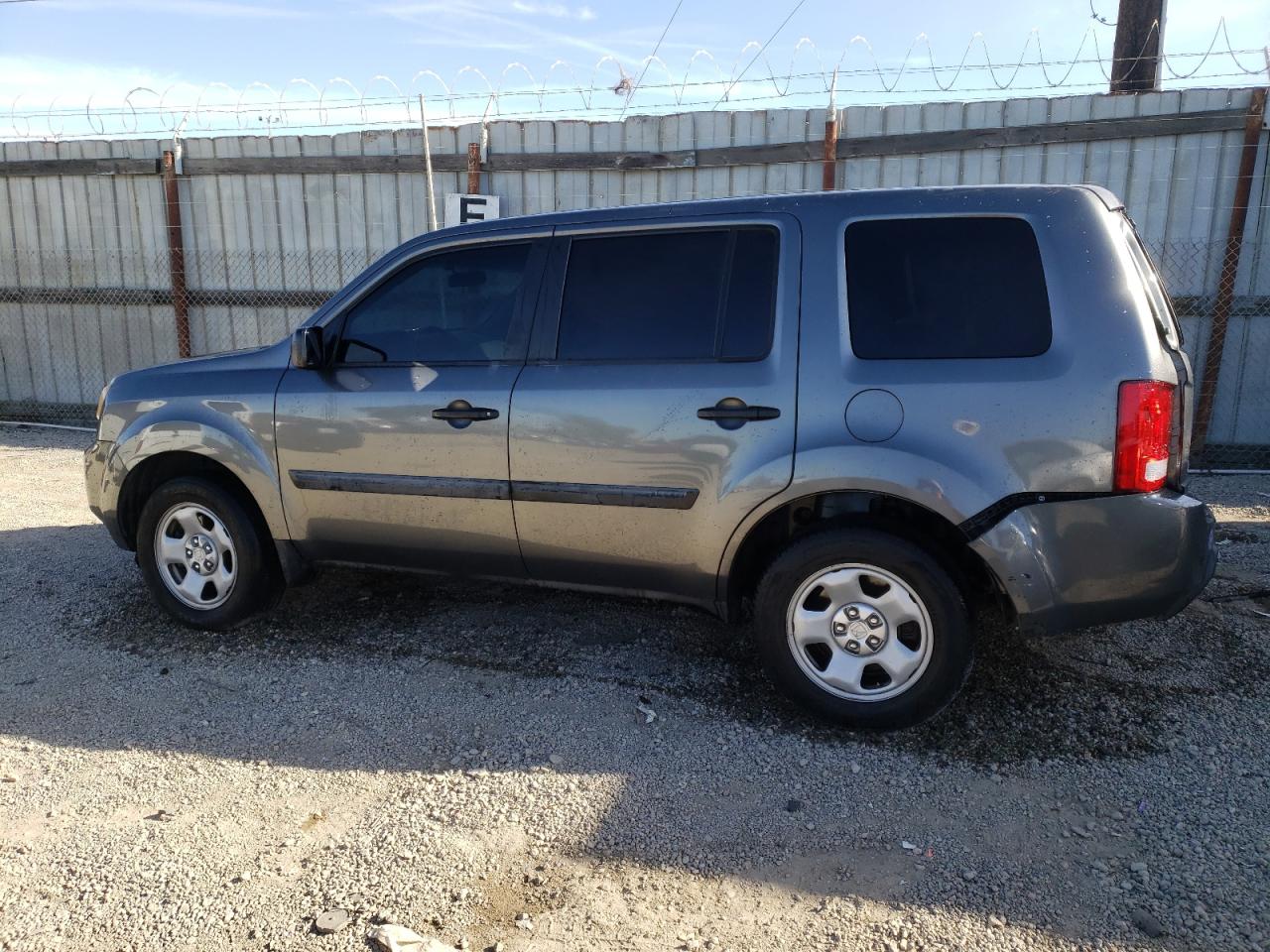 Image 2 of 2011 HONDA PILOT LX 2011 with VIN 5FNYF3H23BB035919