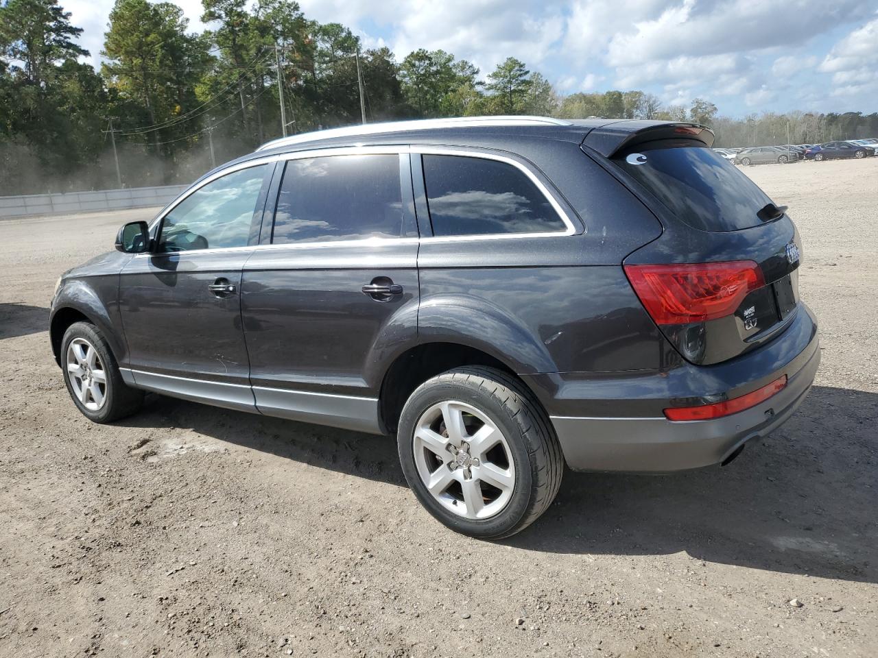 Image 2 of Audi Q7 Premium 2011 with VIN WA1CGAFE5BD010627