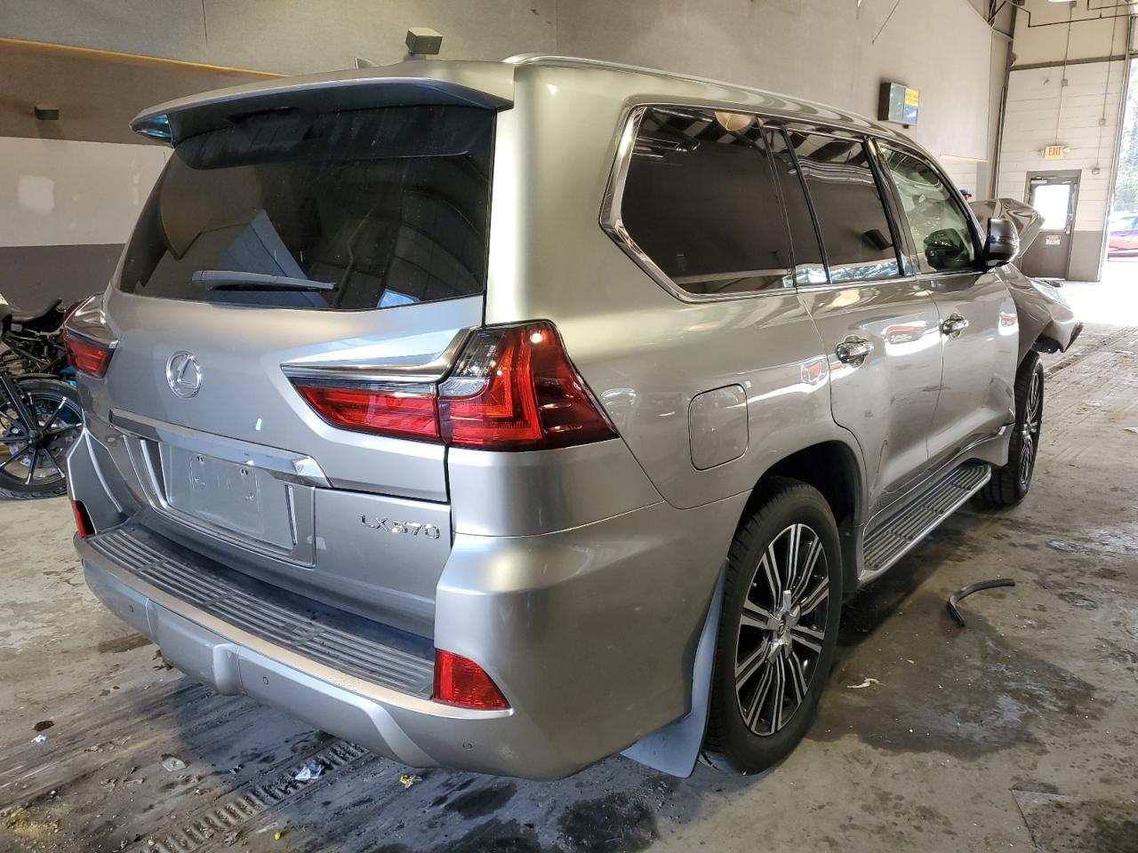 Obraz 3 z 2019 LEXUS LX 570 2019 z VIN JTJHY7AX9K4282342