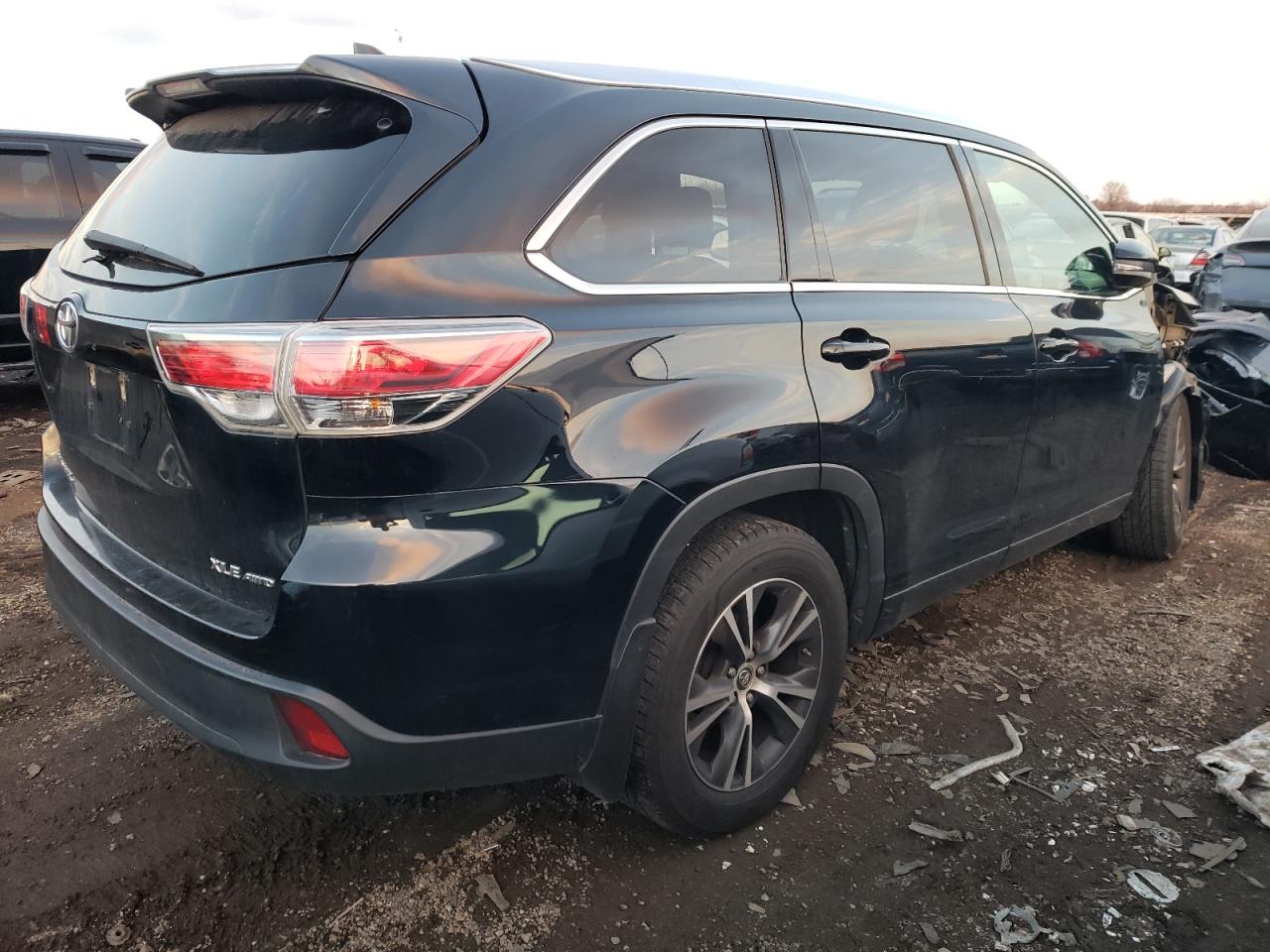 Изображение 3 2016 TOYOTA HIGHLANDER XLE 2016 с VIN 5TDJKRFH9GS235309