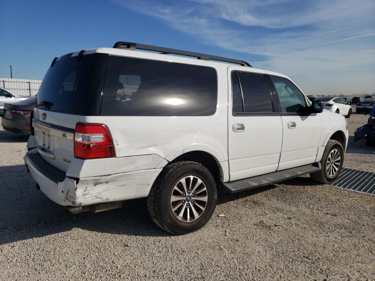 Image 3 of 2016 FORD EXPEDITION EL XLT 2016 with VIN 1FMJK1HT6GEF32011