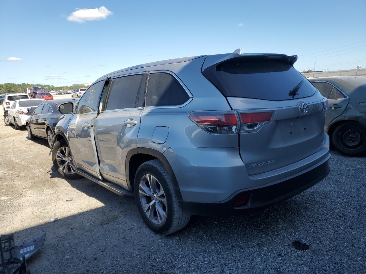 Obraz 2 z 2015 TOYOTA HIGHLANDER XLE 2015 z VIN 5TDKKRFH4FS119292