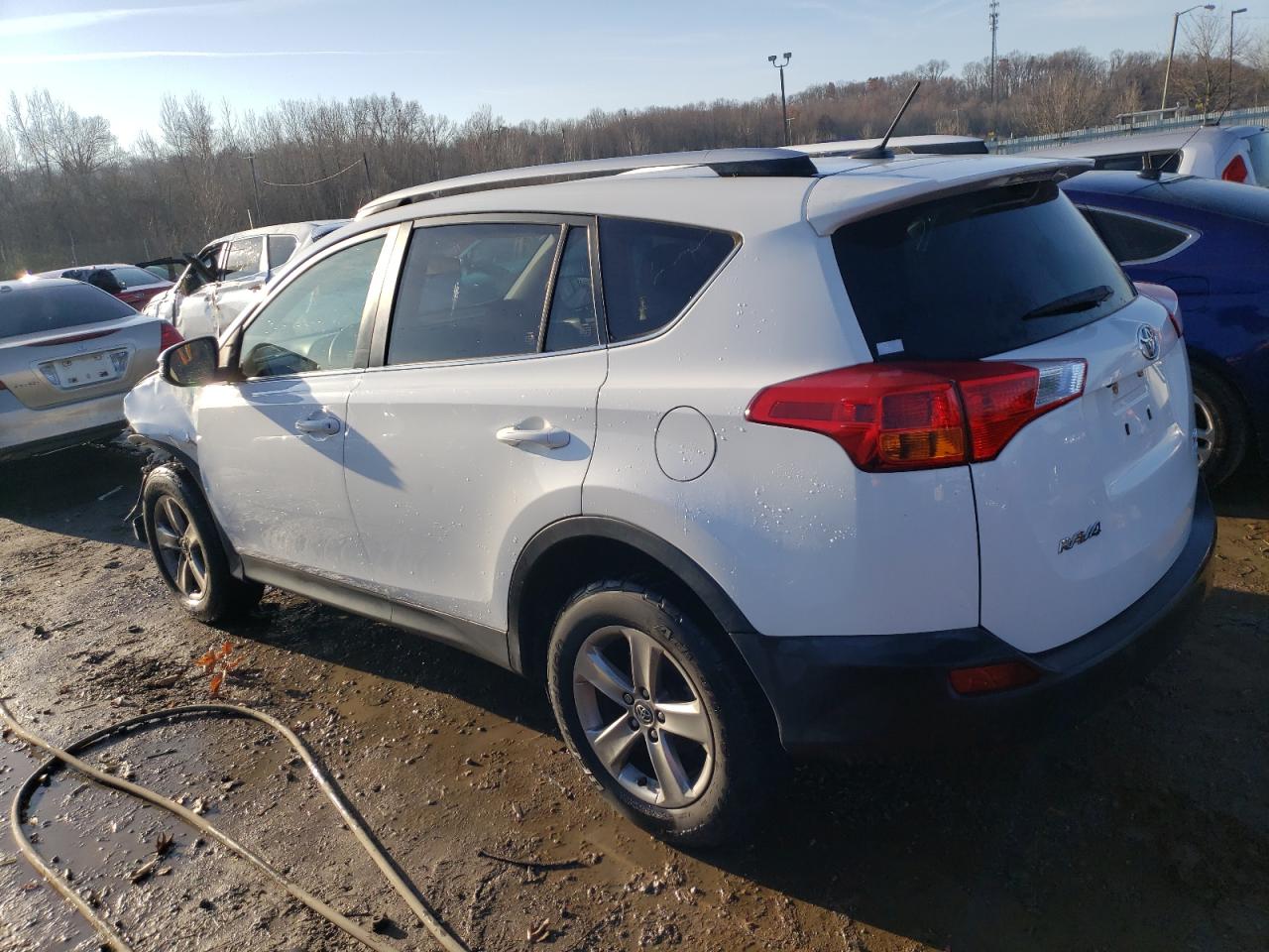 Obraz 2 z 2015 TOYOTA RAV4 XLE 2015 z VIN JTMRFREV5FJ044755
