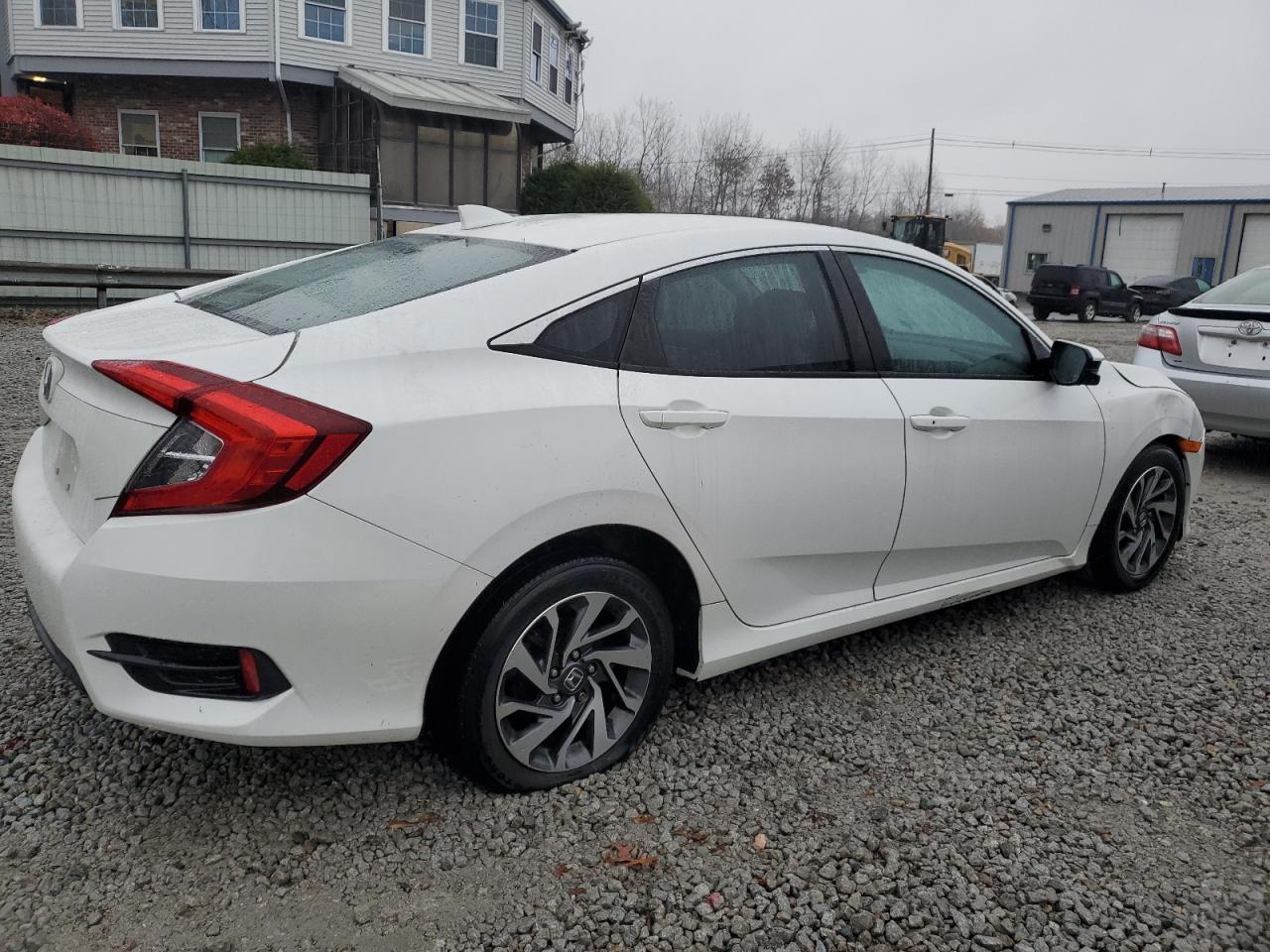 Obraz 3 z 2018 HONDA CIVIC EX 2018 z VIN 19XFC2F74JE208196