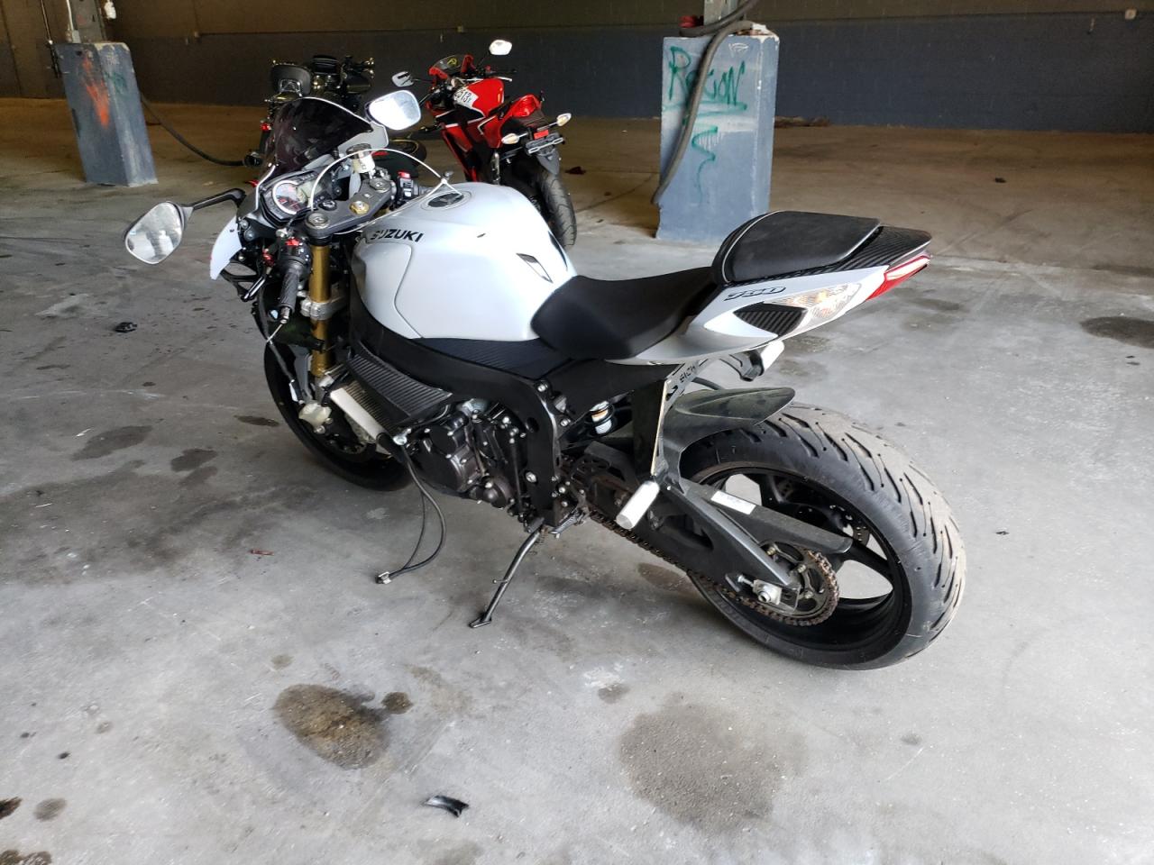 Image 3 of 2022 SUZUKI GSX-R750  2022 with VIN JS1GR7MA9N7101501