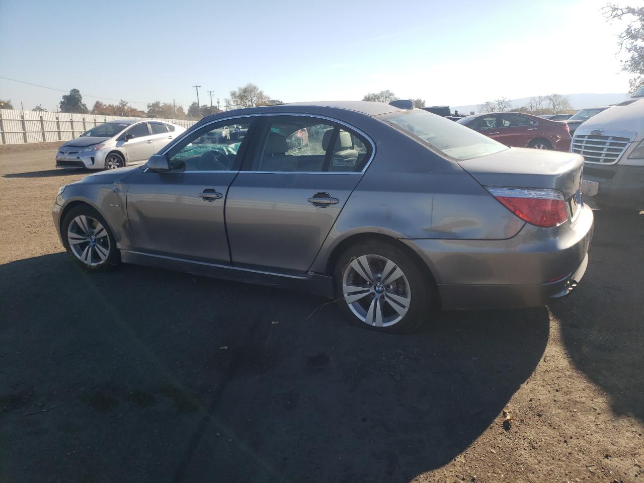 Obraz 2 z 2010 BMW 528 I 2010 z VIN WBANU5C55AC128228