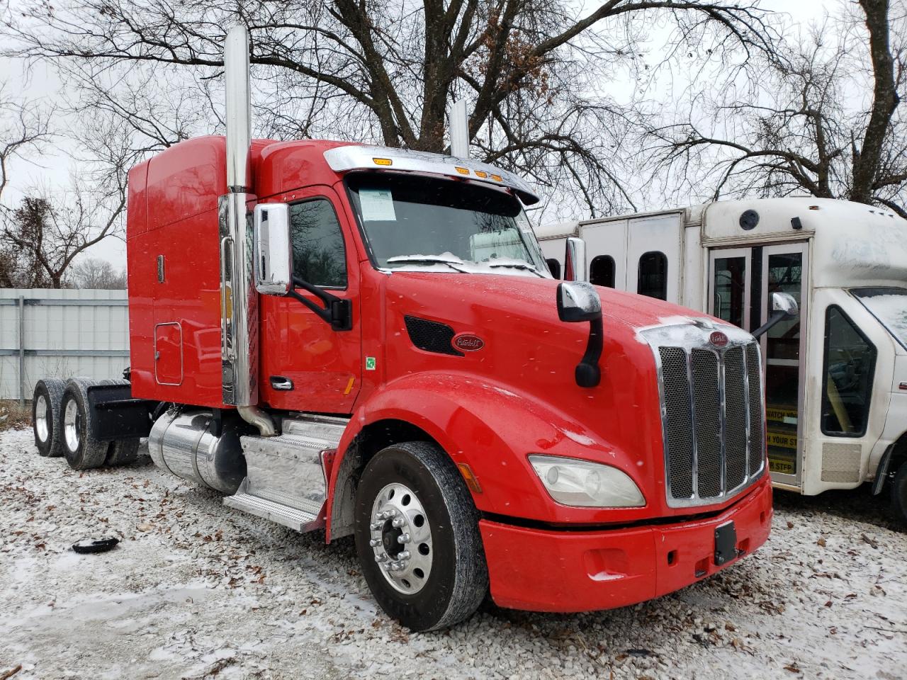 2017 PETERBILT 579  2017 image