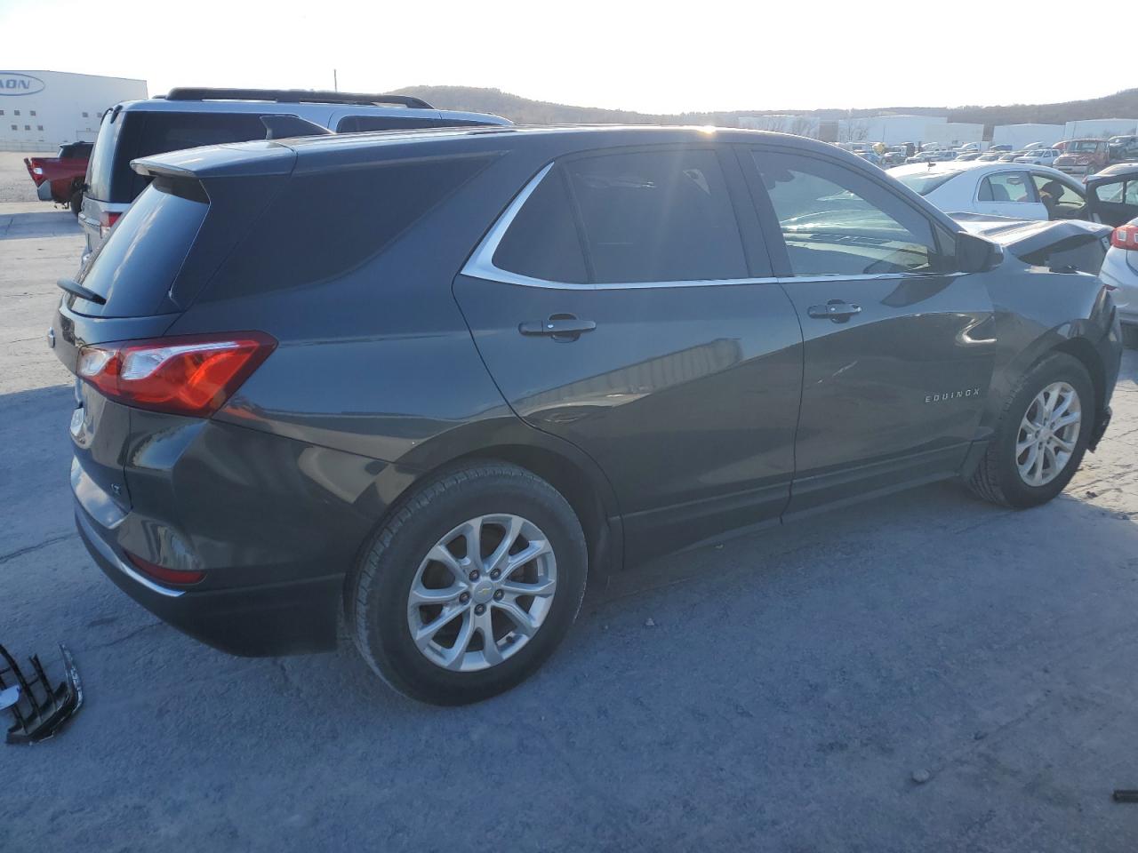 Image 3 of 2018 CHEVROLET EQUINOX LT 2018 with VIN 2GNAXJEV7J6289503