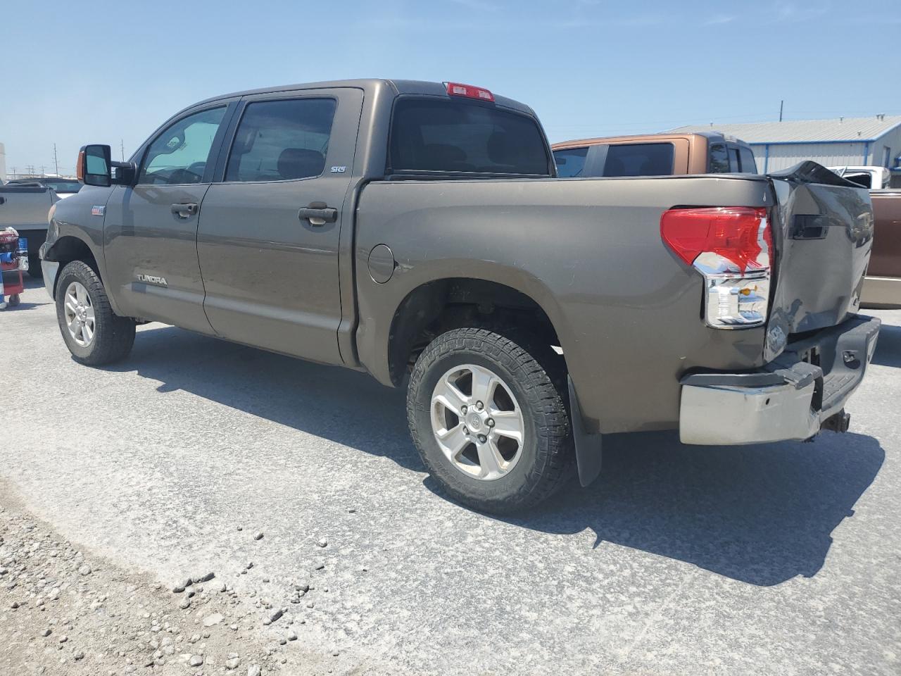 Image 2 of 2011 TOYOTA TUNDRA CREWMAX SR5 2011 with VIN 5TFDY5F17BX173399