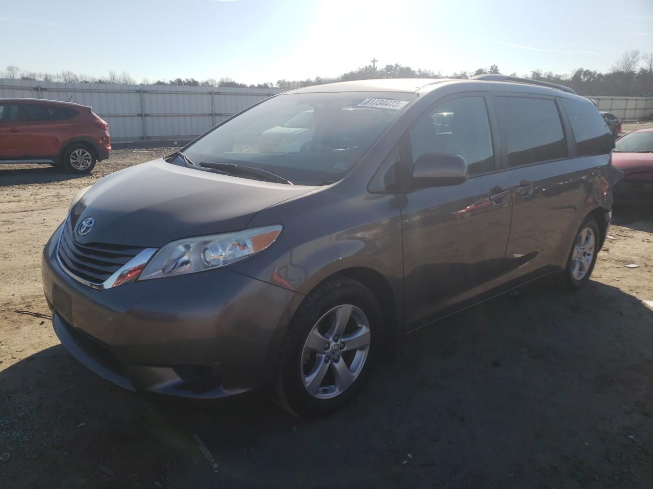 Obraz 1 z 2017 TOYOTA SIENNA LE 2017 z VIN 5TDKZ3DC2HS769208