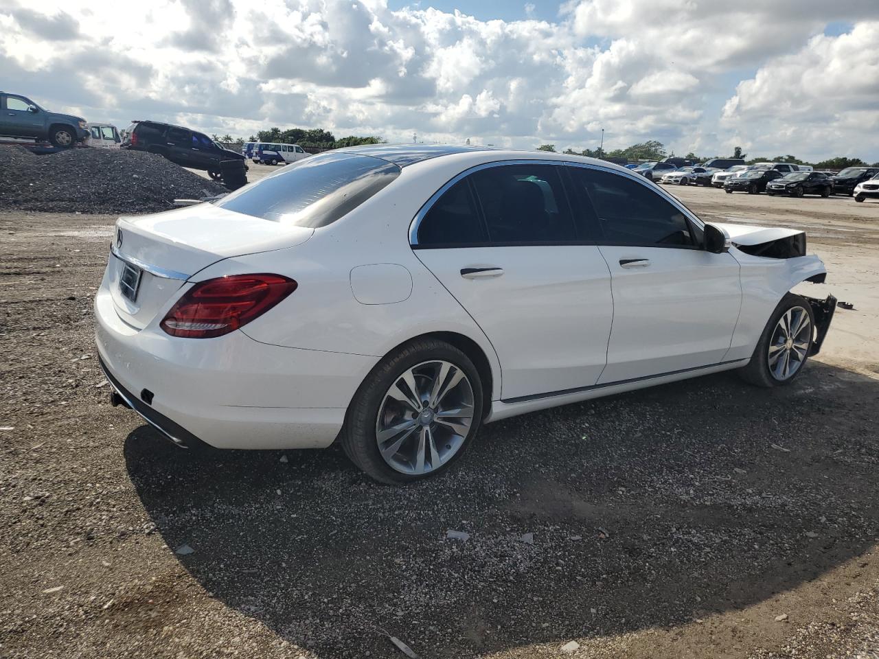 Изображение 3 2015 MERCEDES-BENZ C 300 4MATIC 2015 с VIN 55SWF4KB7FU001072