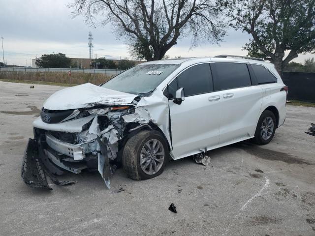 2022 TOYOTA SIENNA XLE 2022 image