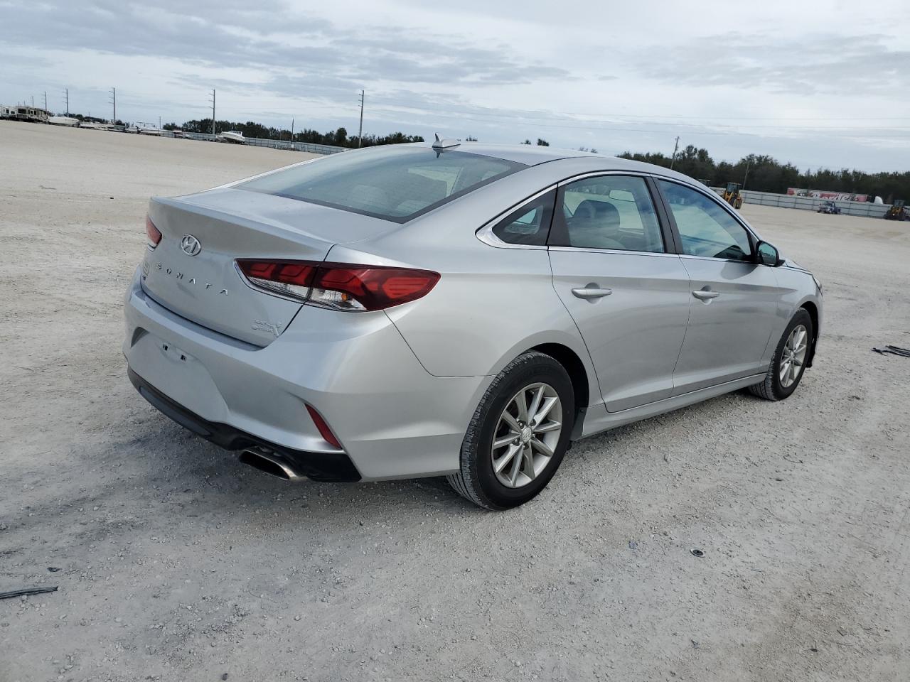 Image 3 of 2019 HYUNDAI SONATA SE 2019 with VIN 5NPE24AF3KH770628