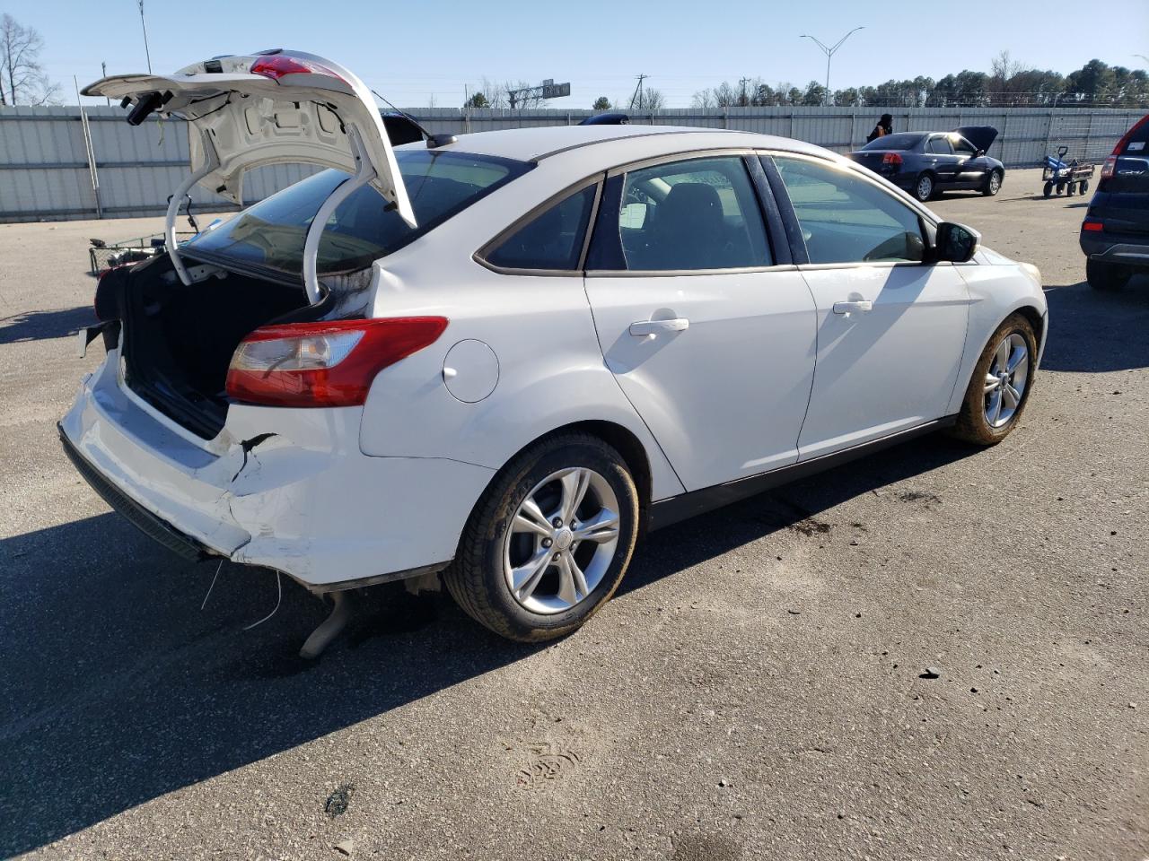Image 3 of 2013 FORD FOCUS SE 2013 with VIN 1FADP3F27DL259344