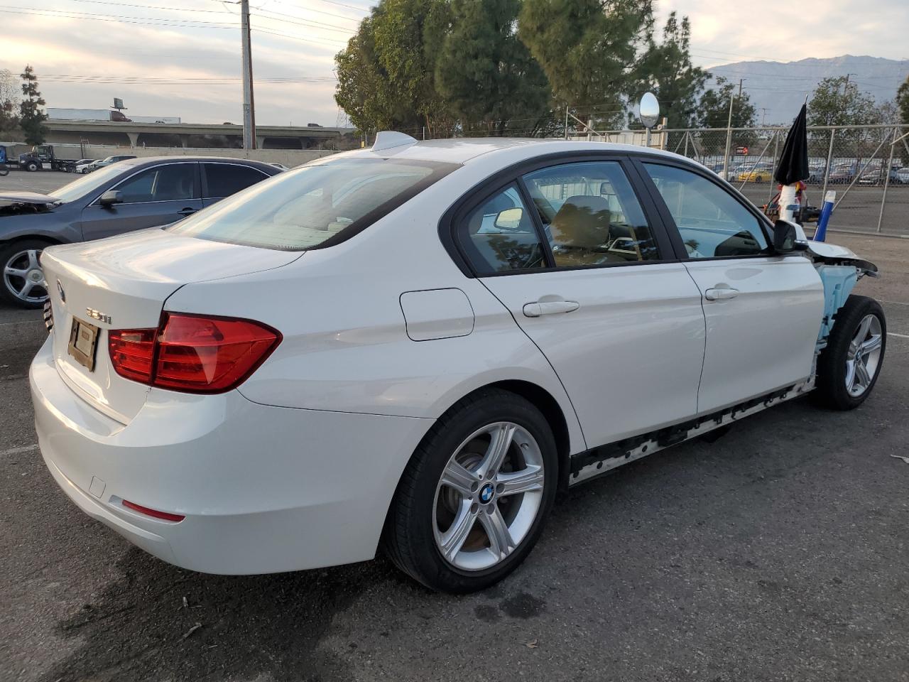 Image 3 of 2014 BMW 320 I XDRIVE 2014 with VIN WBA3C3C53EP660929