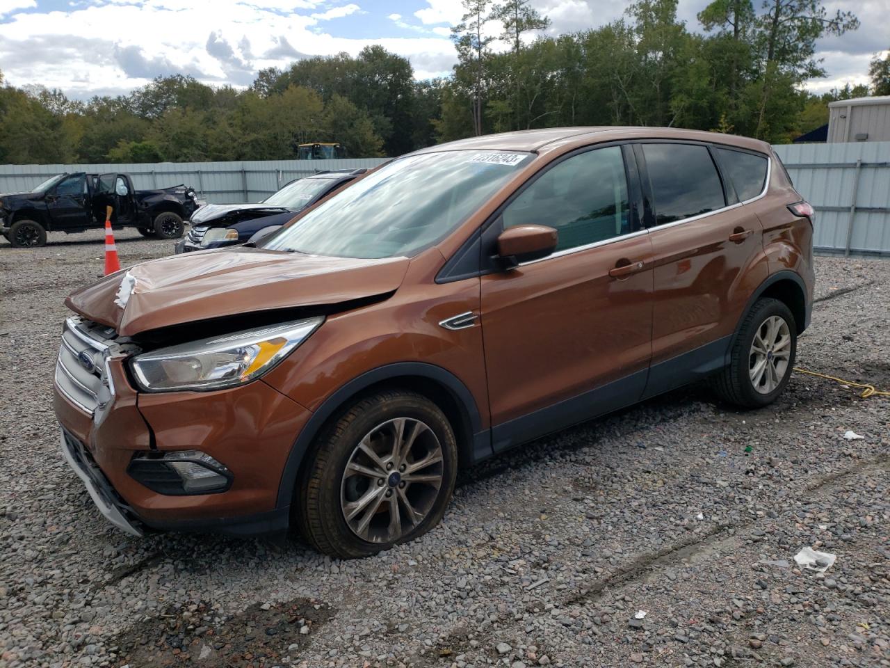 Obraz 1 z 2017 FORD ESCAPE SE 2017 z VIN 1FMCU0GD5HUD85940