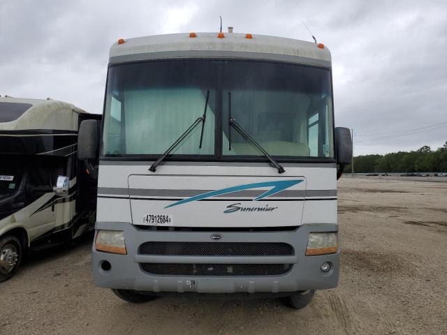 Image 2 of 2004 WORKHORSE CUSTOM CHASSIS MOTORHOME CHASSIS W22 2004 with VIN 5B4MP67G743391824