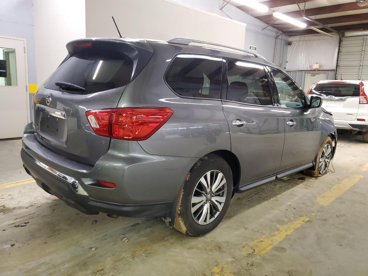 Obraz 3 z 2018 NISSAN PATHFINDER S 2018 z VIN 5N1DR2MN9JC660543