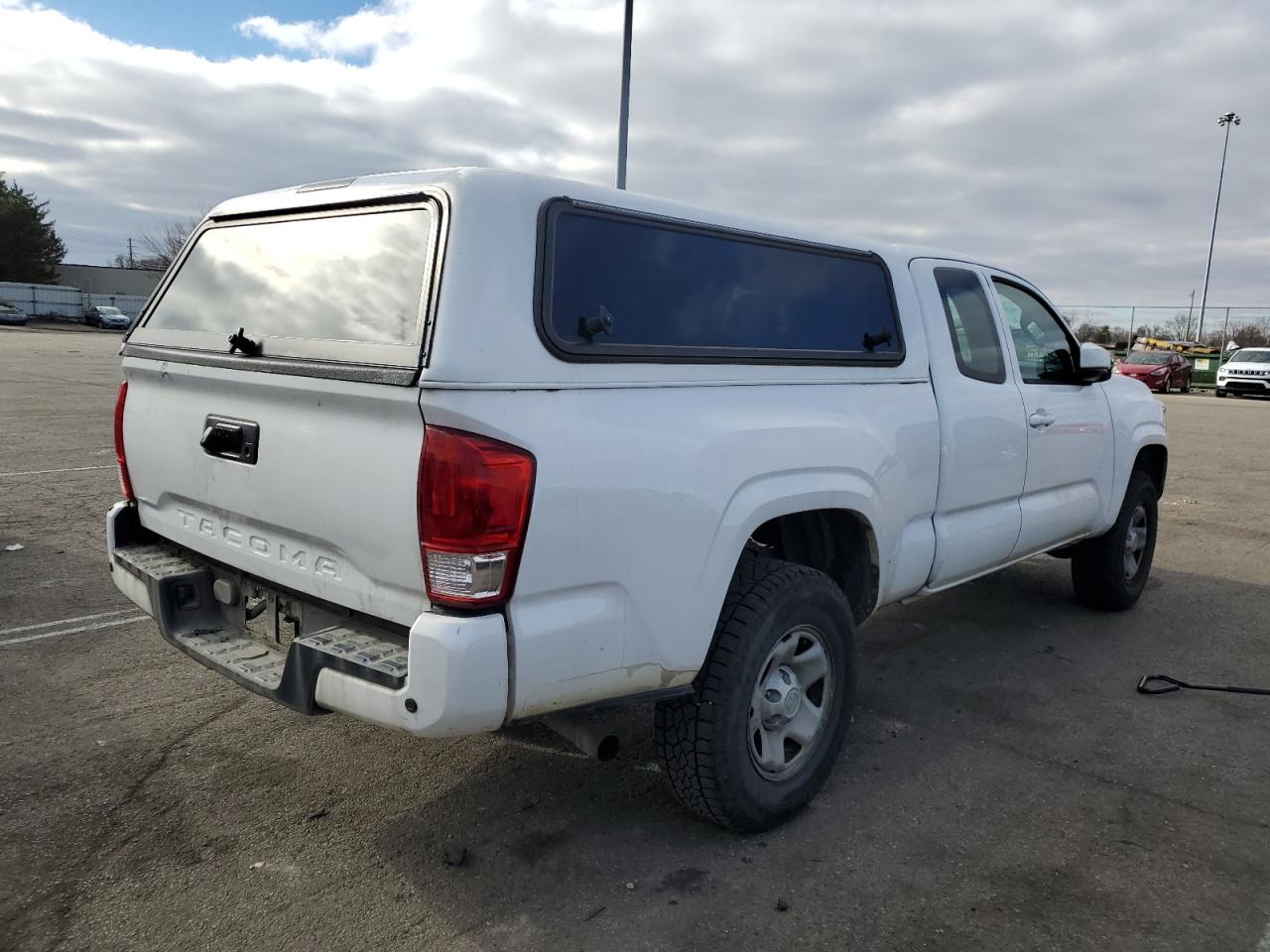 Obraz 3 z 2017 TOYOTA TACOMA ACCESS CAB 2017 z VIN 5TFRX5GN2HX085170