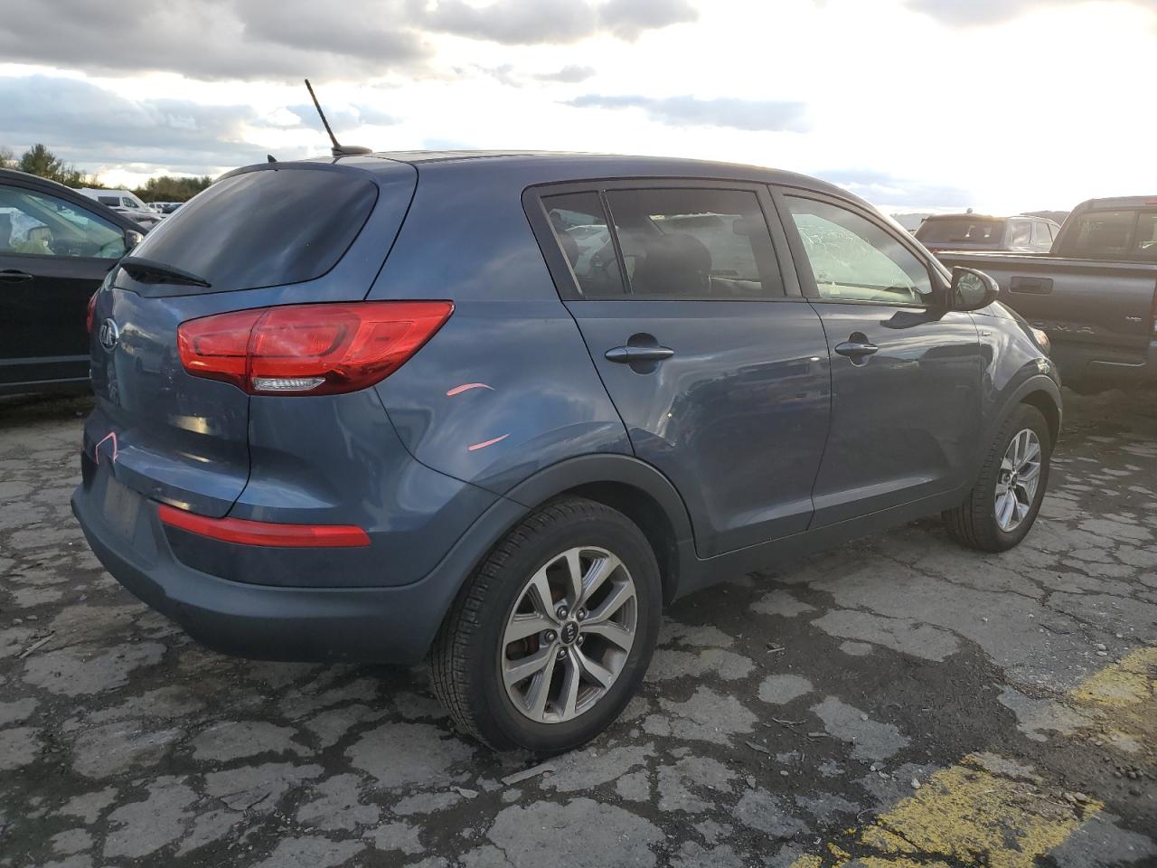 Изображение 3 2015 KIA SPORTAGE LX 2015 с VIN KNDPBCACXF7706041