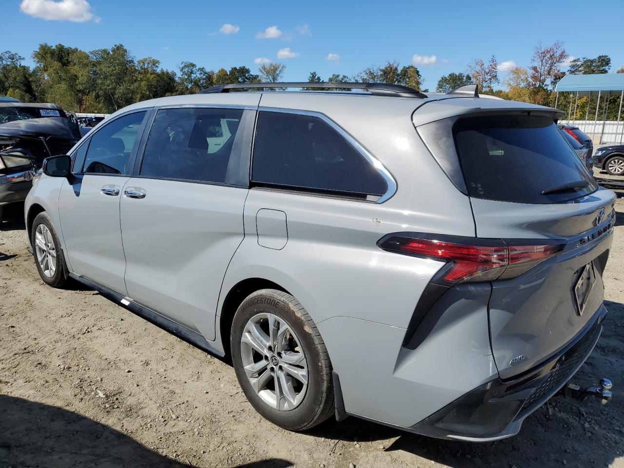 Изображение 2 2023 TOYOTA SIENNA XSE 2023 с VIN 5TDXSKFC7PS075811