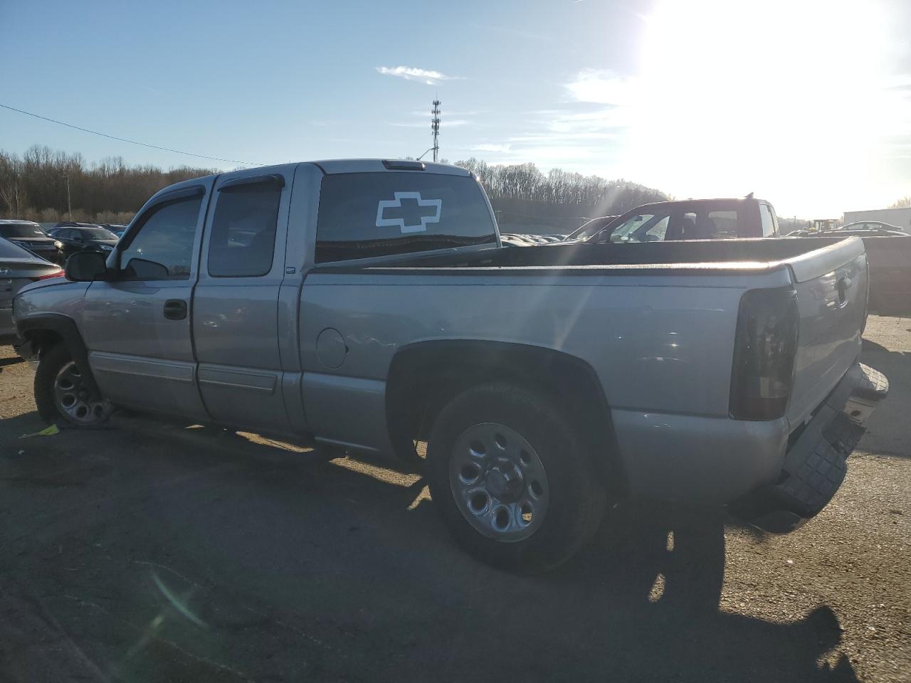 Obraz 2 z 2005 CHEVROLET SILVERADO C1500 2005 z VIN 1GCEC19X25Z287671