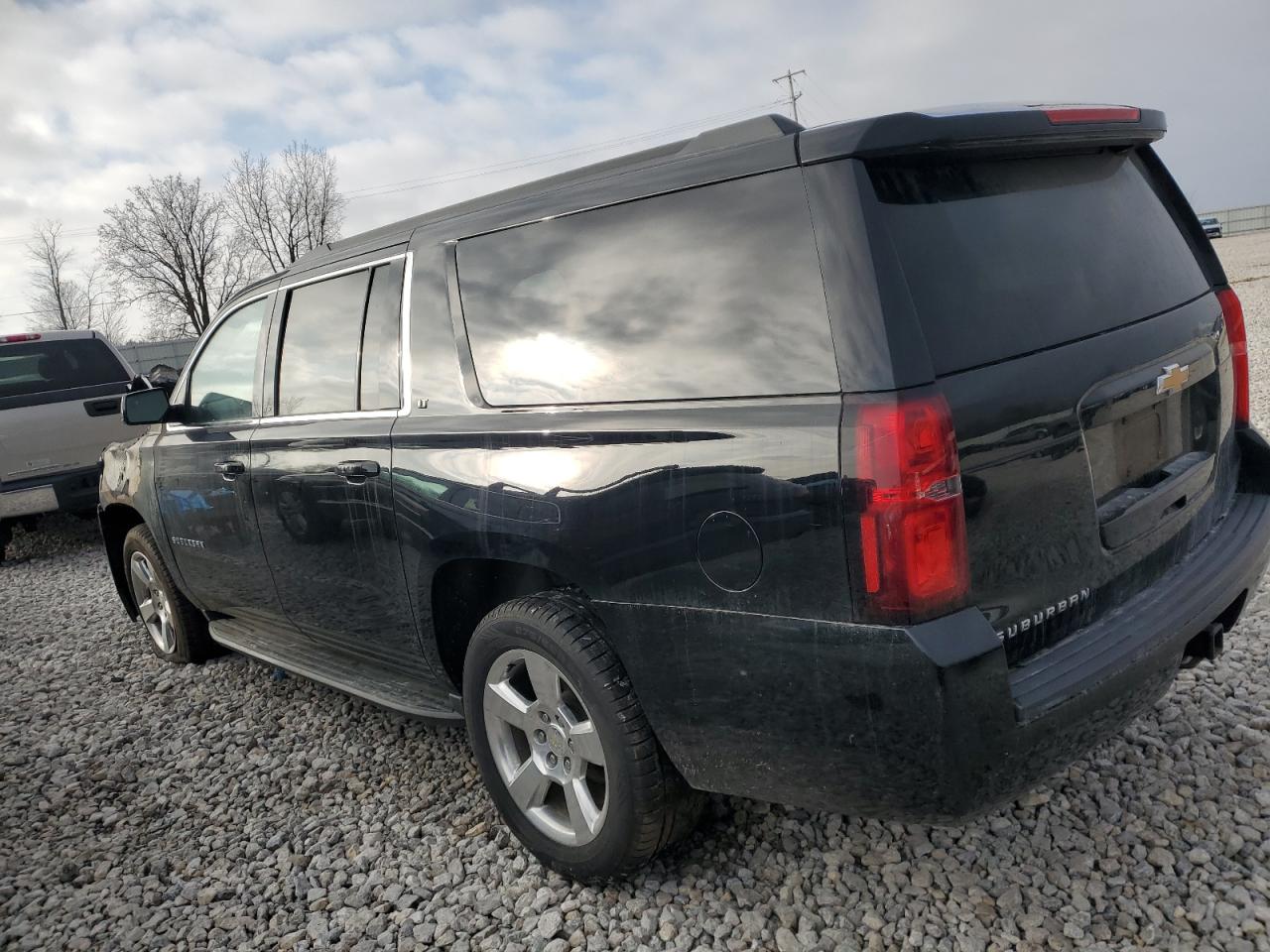 Obraz 2 z 2016 CHEVROLET SUBURBAN K1500 LT 2016 z VIN 1GNSKHKC9GR210036