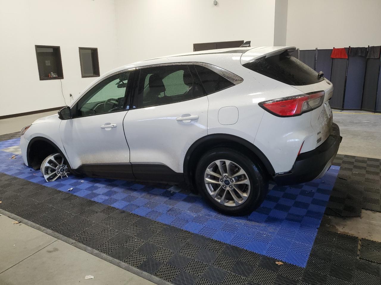 Image 2 of 2022 FORD ESCAPE SE 2022 with VIN 1FMCU0BZ8NUB16846