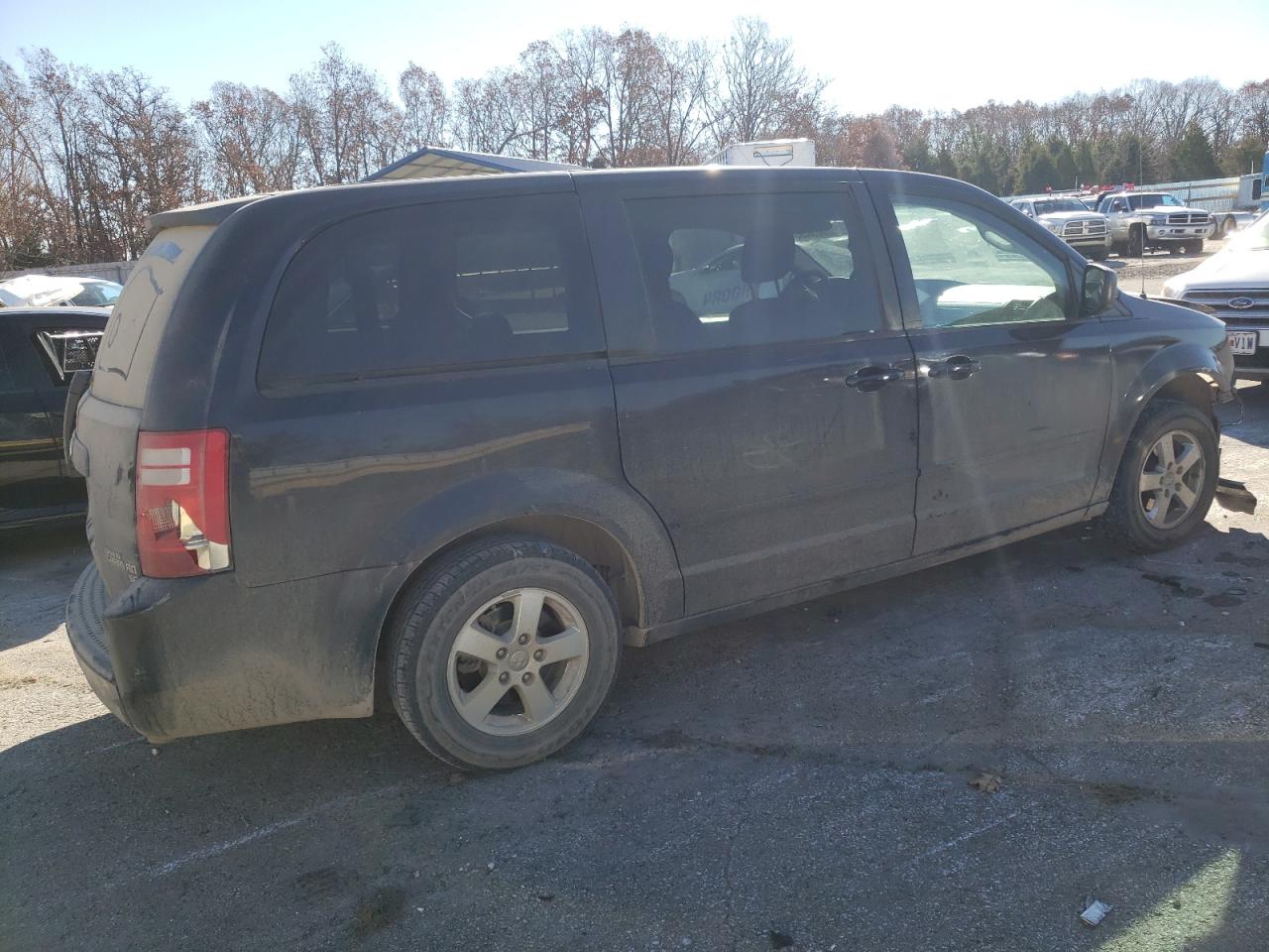 Image 3 of 2010 DODGE GRAND CARAVAN SE 2010 with VIN 2D4RN4DE5AR143557