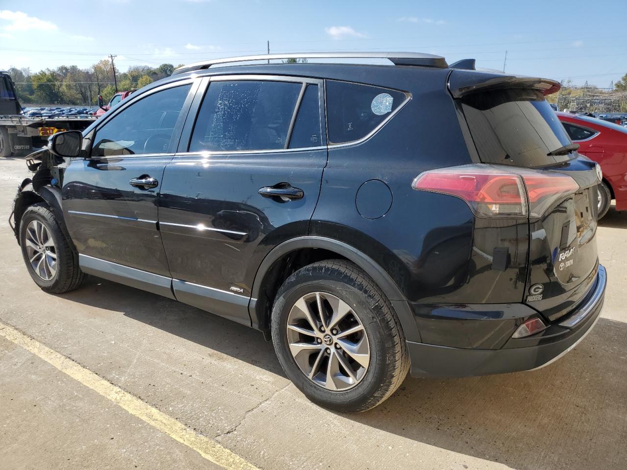 Изображение 2 2017 TOYOTA RAV4 HV LE 2017 с VIN JTMRJREV0HD080773