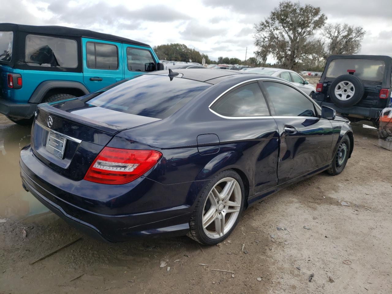 Image 3 of 2014 MERCEDES-BENZ C 250 2014 with VIN WDDGJ4HB9EG295029