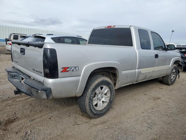 Image 3 of 2004 CHEVROLET SILVERADO K1500 2004 with VIN 2GCEK19T041130308