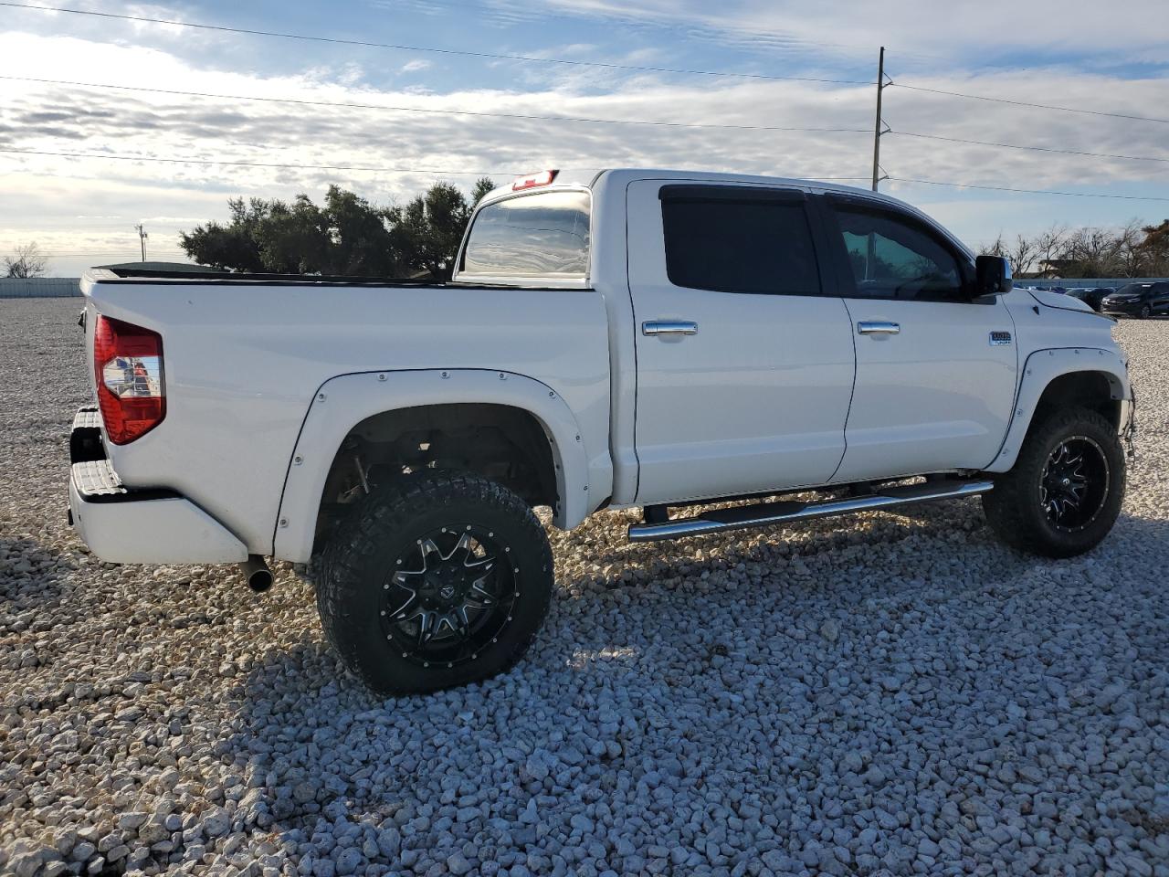 Изображение 3 2019 TOYOTA TUNDRA CREWMAX 1794 2019 с VIN 5TFAY5F1XKX812250