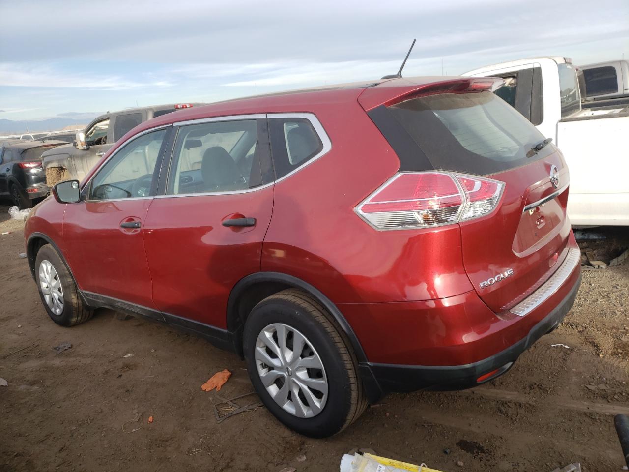 Obraz 2 z 2016 NISSAN ROGUE S 2016 z VIN 5N1AT2MT1GC915729