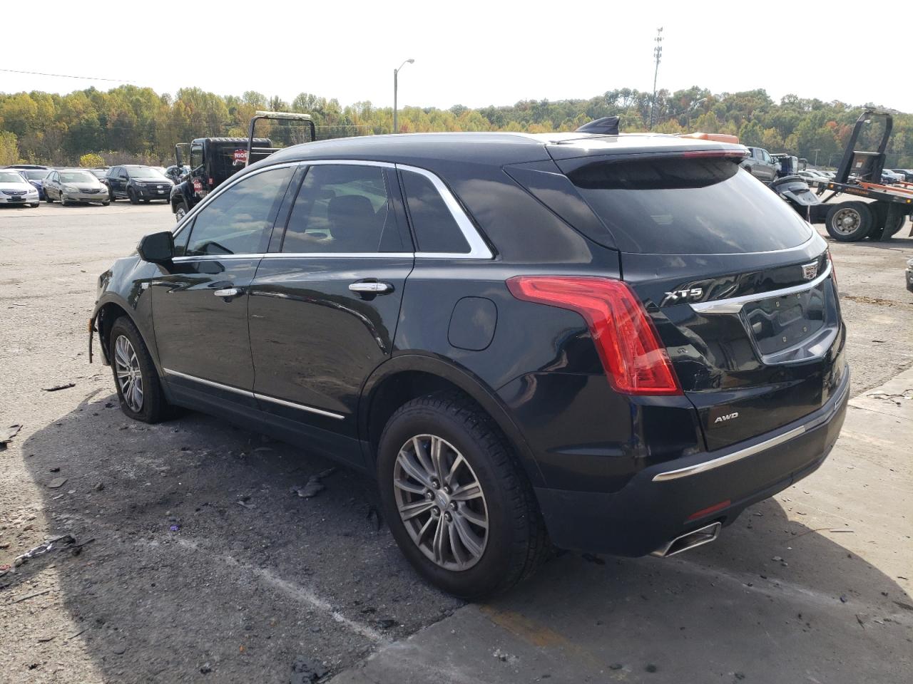 Image 2 of 2017 CADILLAC XT5 LUXURY 2017 with VIN 1GYKNDRS9HZ220132