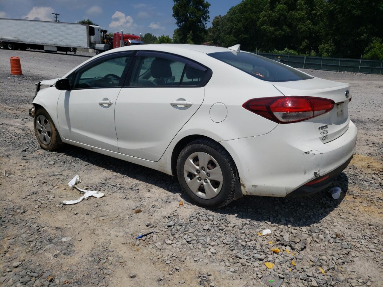 Изображение 2 2017 KIA FORTE LX 2017 с VIN 3KPFK4A76HE029657