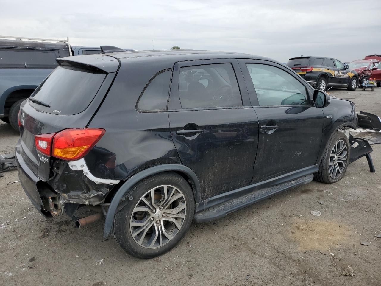 Obraz 3 z 2017 MITSUBISHI OUTLANDER SPORT ES 2017 z VIN JA4AR3AU1HZ006372