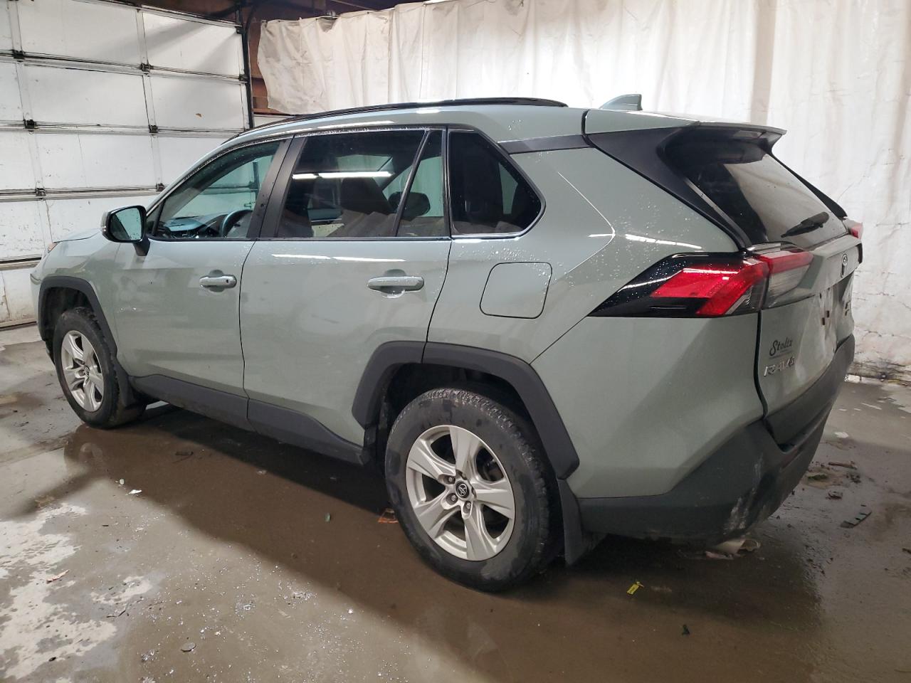 Image 2 of 2019 TOYOTA RAV4 XLE 2019 with VIN 2T3P1RFV7KW014415